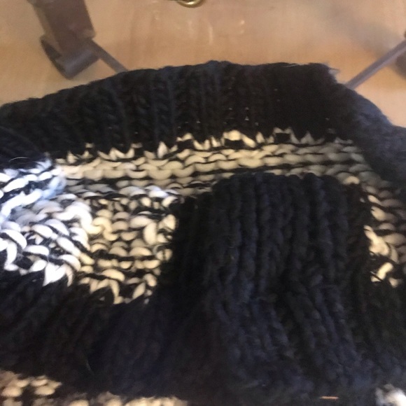 💥Michael Kors scarf or a head wrap. - Picture 2 of 5